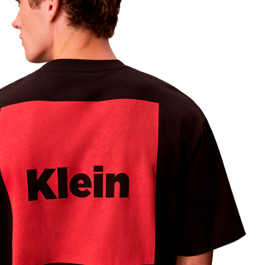 loose-fitting-tee-with-boxed-logo-graphic