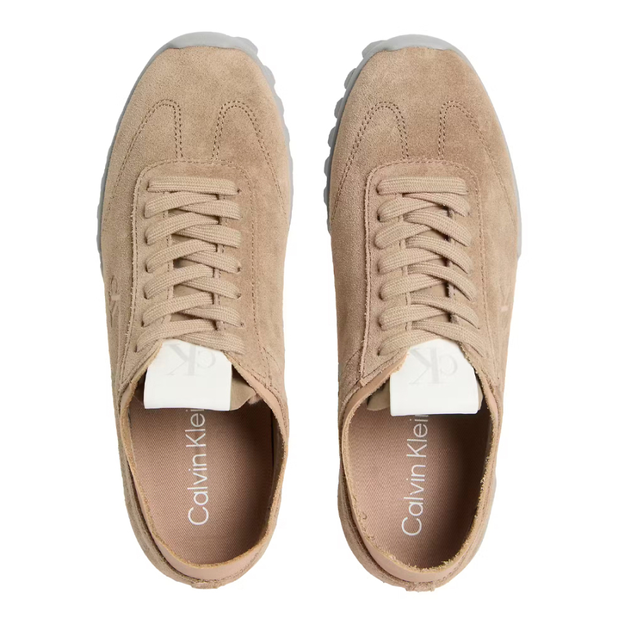 tenis-de-corrida-de-perfil-baixo