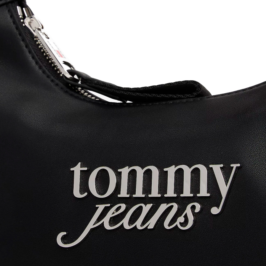 borsa-a-tracolla-con-logo-metallico borsa-a-tracolla-con-logo-metallico