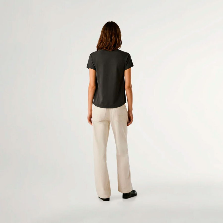 camiseta-com-estampa-de-logotipo