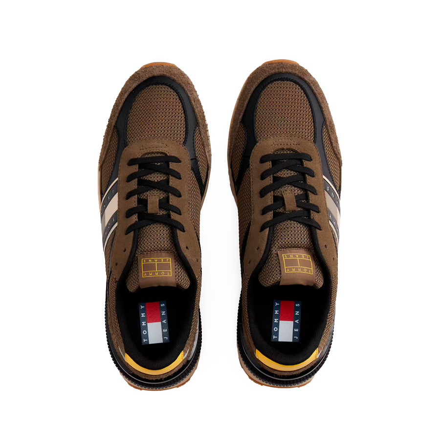 sneakers-in-pelle-scamosciata-con-suola-dentellata