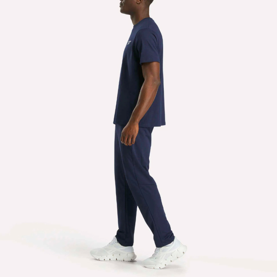 rundhals-t-shirt-mit-logo rundhals-t-shirt-mit-logo