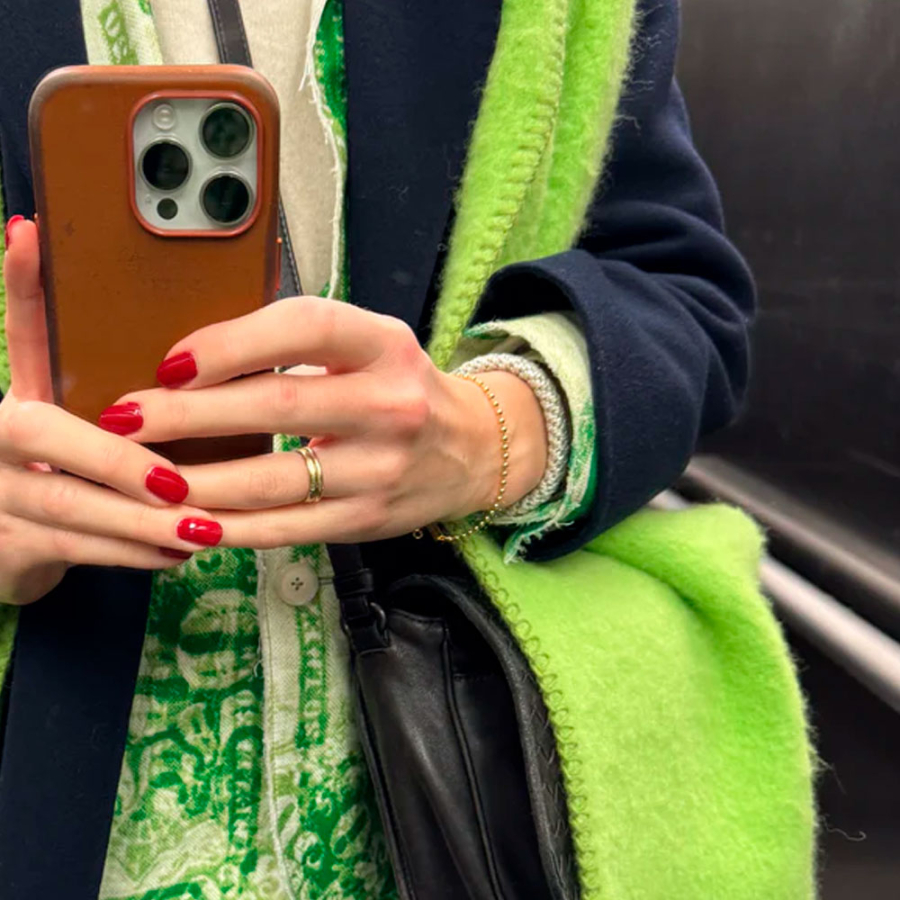 elfenbeinfarbenes-glitzer-haargummi elfenbeinfarbenes-glitzer-haargummi