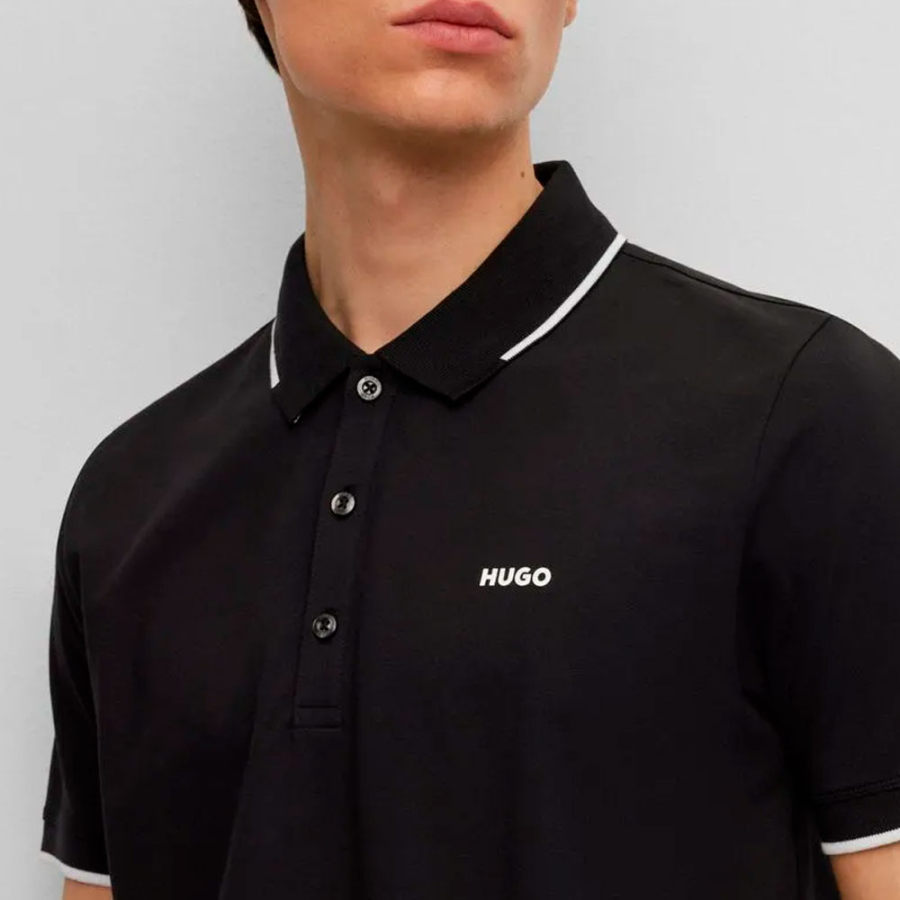 schmal-geschnittenes-polo-shirt-mit-aufgedrucktem-logo schmal-geschnittenes-polo-shirt-mit-aufgedrucktem-logo