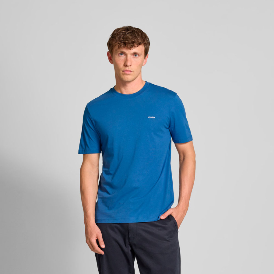 t-shirt-mit-aufgedrucktem-logo t-shirt-mit-aufgedrucktem-logo