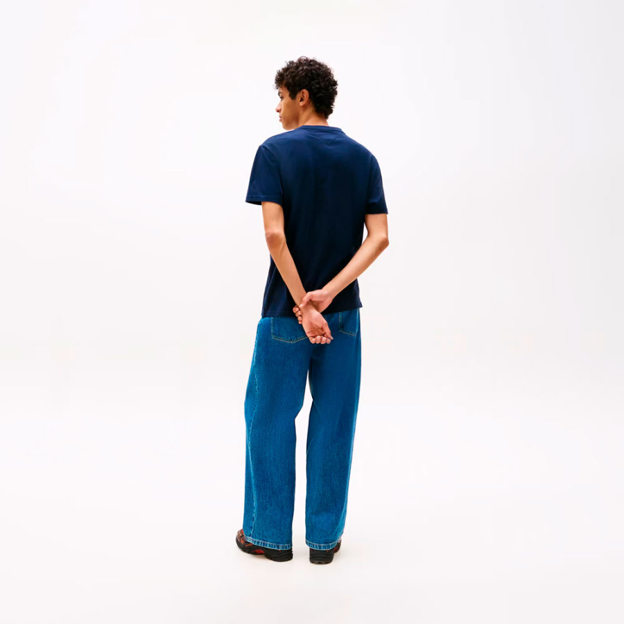 t-shirt-con-logo-lineare-ricamato