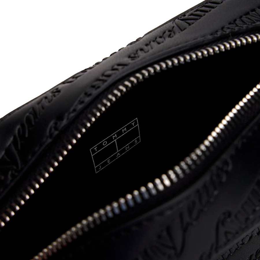 handbag-with-embossed-logo handbag-with-embossed-logo