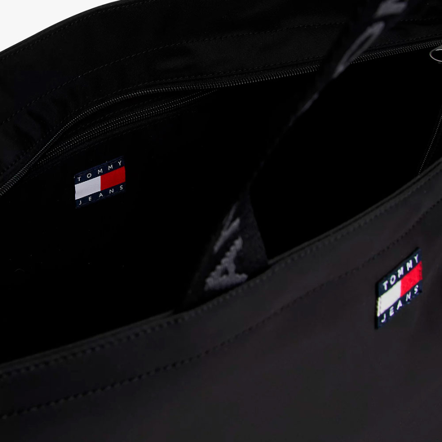 unverzichtbare-tragetasche-mit-aufschrift unverzichtbare-tragetasche-mit-aufschrift