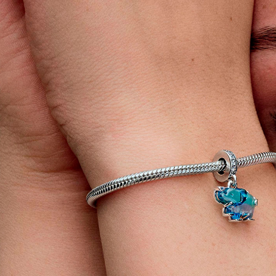 pendentif-elephant-en-cristal-bleu-793339c01 pendentif-elephant-en-cristal-bleu-793339c01