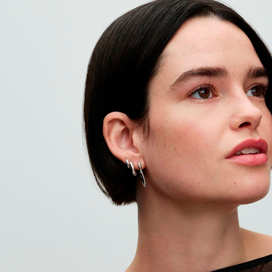 brincos-de-argola-aberta-em-formato-de-v-organico-293290c00 brincos-de-argola-aberta-em-formato-de-v-organico-293290c00