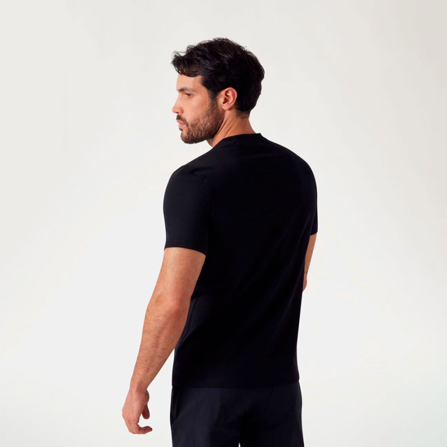 camiseta-con-logotipo-corte-regular camiseta-con-logotipo-corte-regular