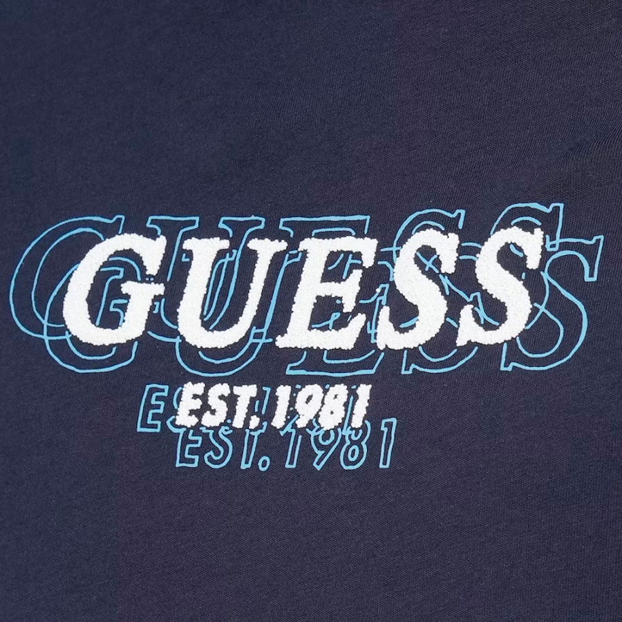 camiseta-con-inscripcion-del-logotipo