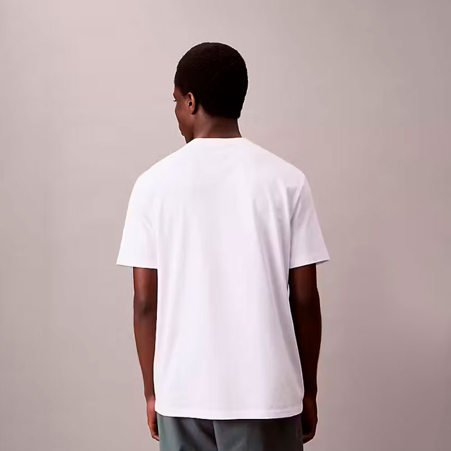 camiseta-folgada-com-monograma-bordado
