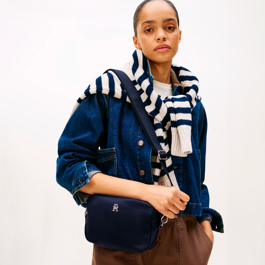 bolsa-de-ombro-em-tecido-tecnico bolsa-de-ombro-em-tecido-tecnico