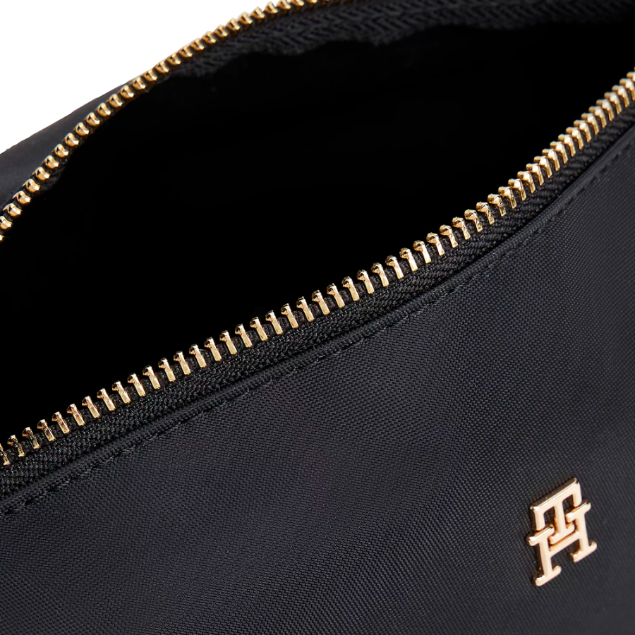 neceser-con-inscripcion-y-monograma-th neceser-con-inscripcion-y-monograma-th