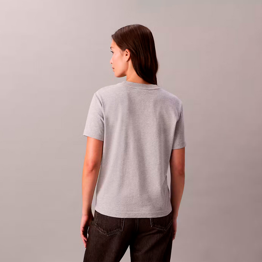 t-shirt-classique-avec-un-monogramme-lumineux t-shirt-classique-avec-un-monogramme-lumineux