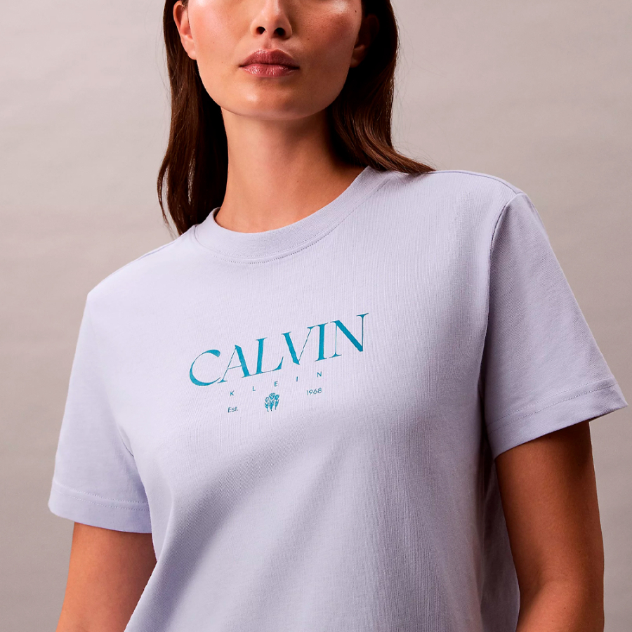 camiseta-slim-con-logo-grafico camiseta-slim-con-logo-grafico