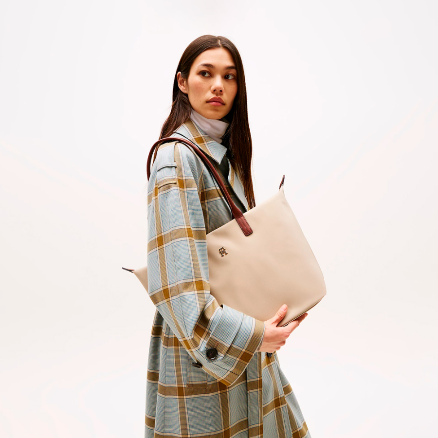 sac-fourre-tout-monogramme-th sac-fourre-tout-monogramme-th