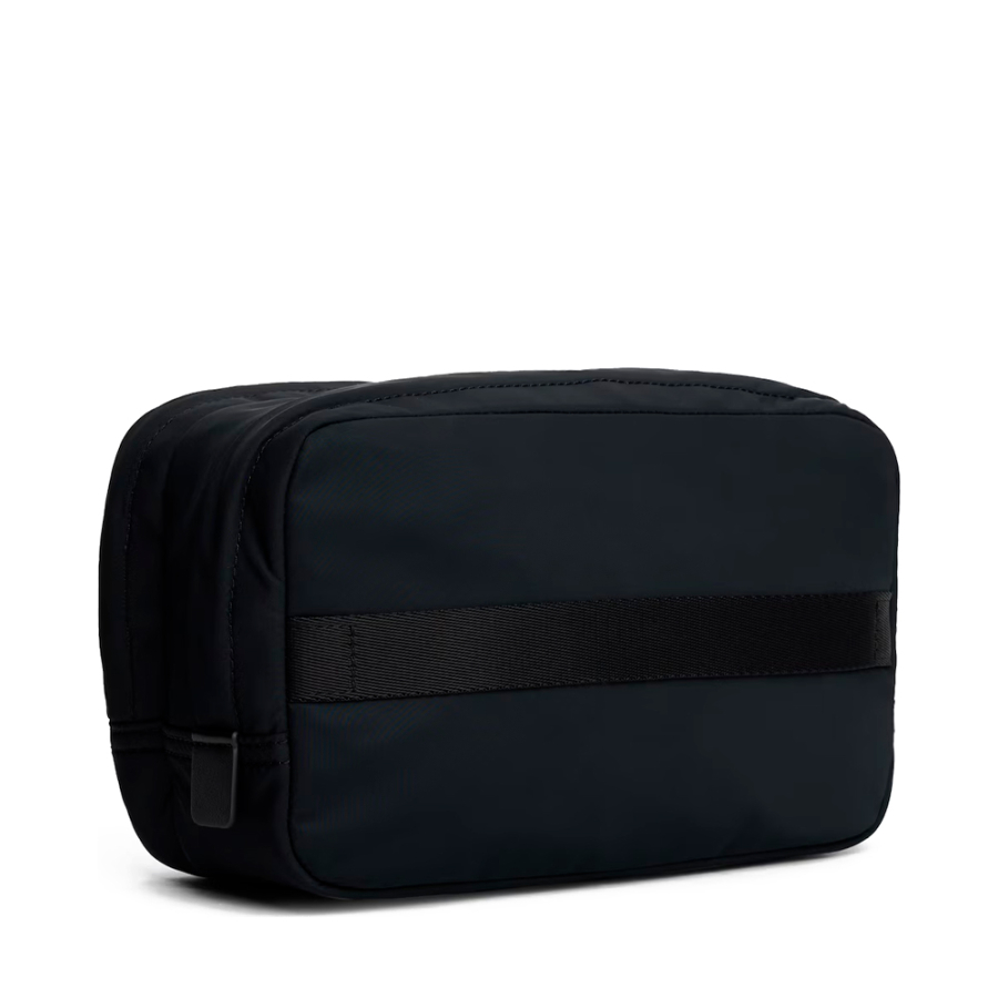 kulturbeutel-mit-logo-aufnaher-aus-metall kulturbeutel-mit-logo-aufnaher-aus-metall