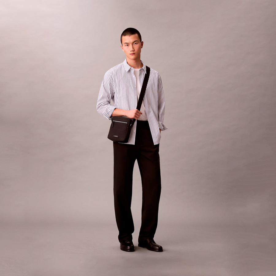 embossed-woven-reporter-s-bag