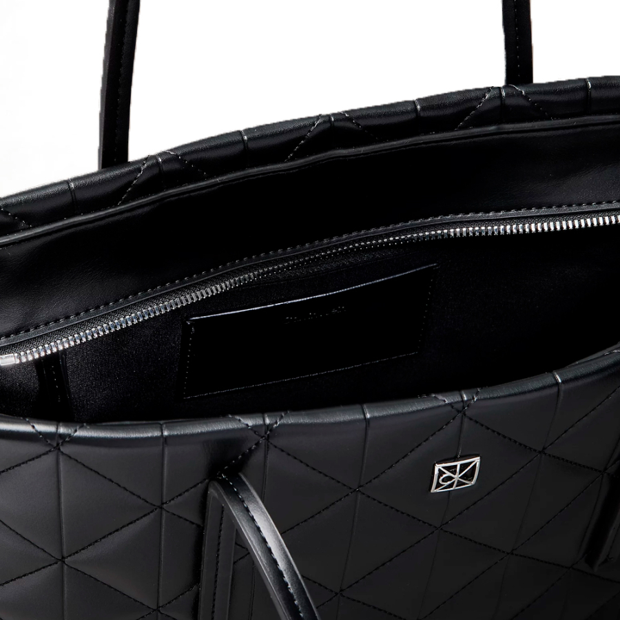 petit-sac-fourre-tout-matelasse-a-logo-signature petit-sac-fourre-tout-matelasse-a-logo-signature