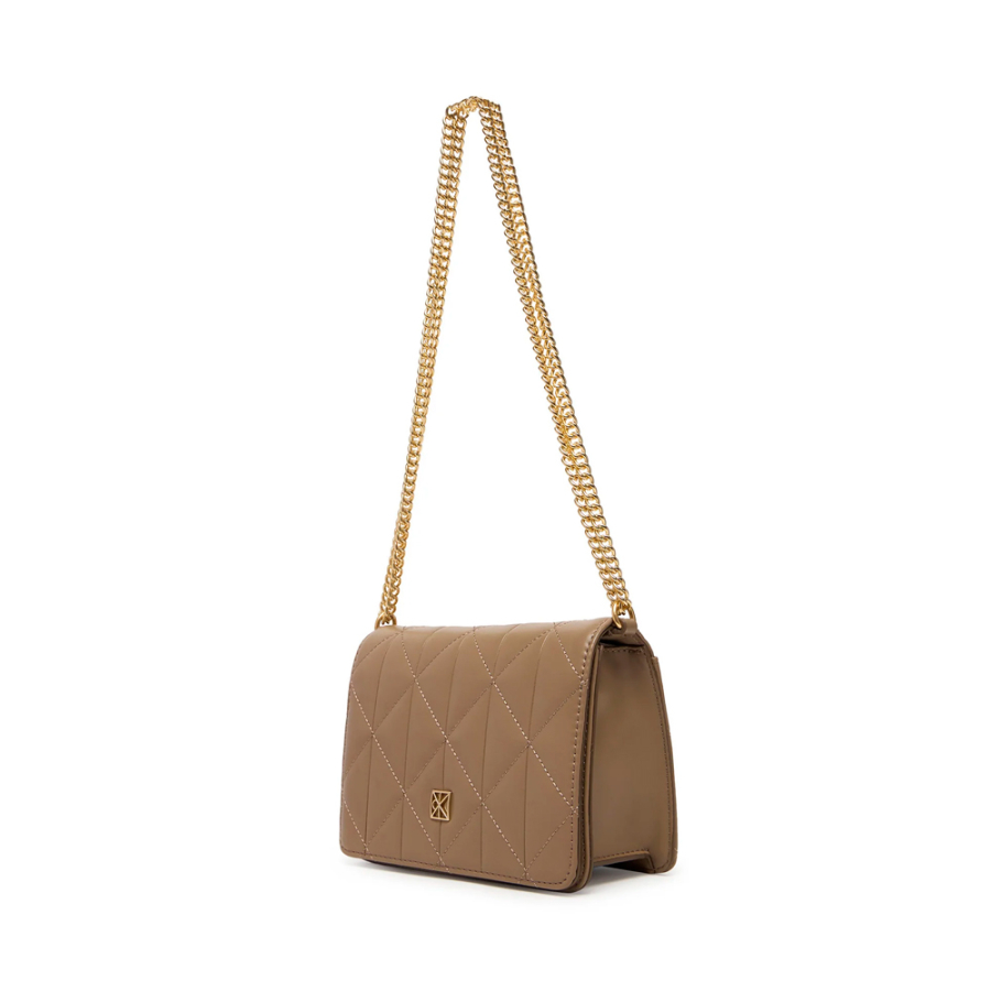 mini-sac-matelasse-avec-logo-embleme mini-sac-matelasse-avec-logo-embleme