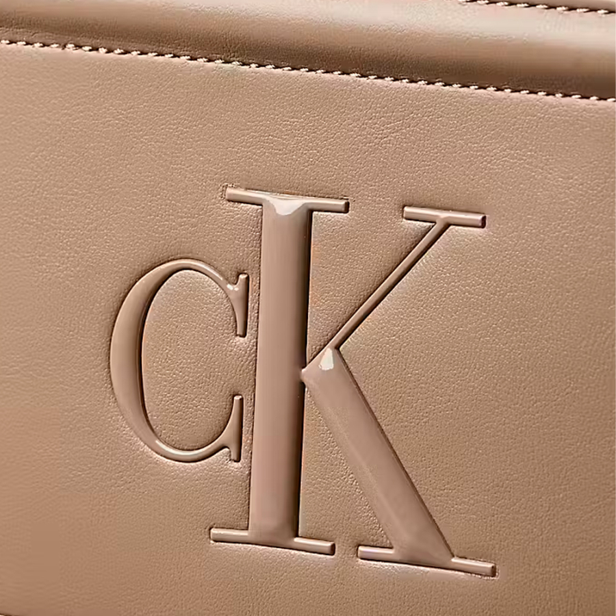 sac-photo-monogramme-en-vedette sac-photo-monogramme-en-vedette