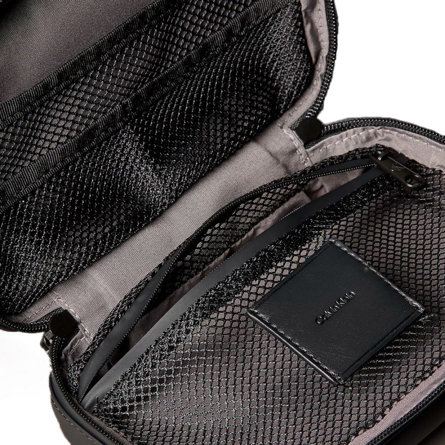 hanging-puffer-style-toiletry-bag