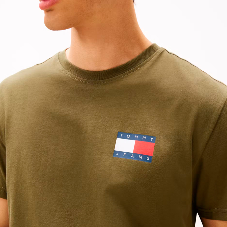 schmal-geschnittenes-t-shirt-mit-tommy-aufnaher schmal-geschnittenes-t-shirt-mit-tommy-aufnaher