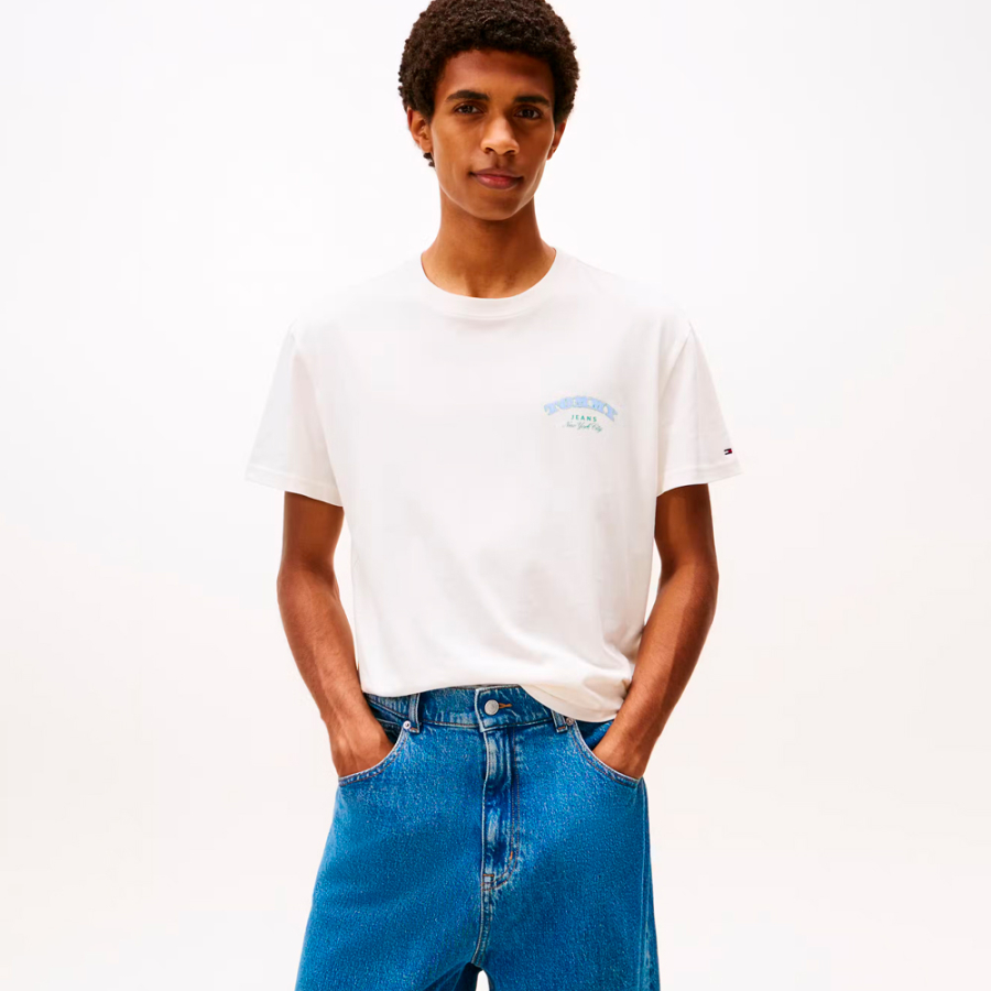 camiseta-de-corte-regular-com-estampa-nas-costas camiseta-de-corte-regular-com-estampa-nas-costas