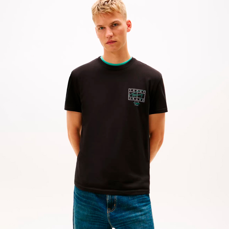 camiseta-com-logotipos-com-efeito-de-spray camiseta-com-logotipos-com-efeito-de-spray