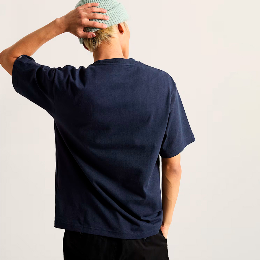 t-shirt-mit-logo-ii-auf-der-linken-brust