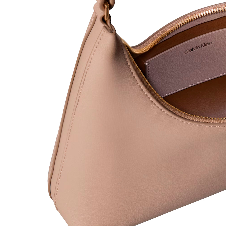 schultertasche-mit-gepragtem-logo