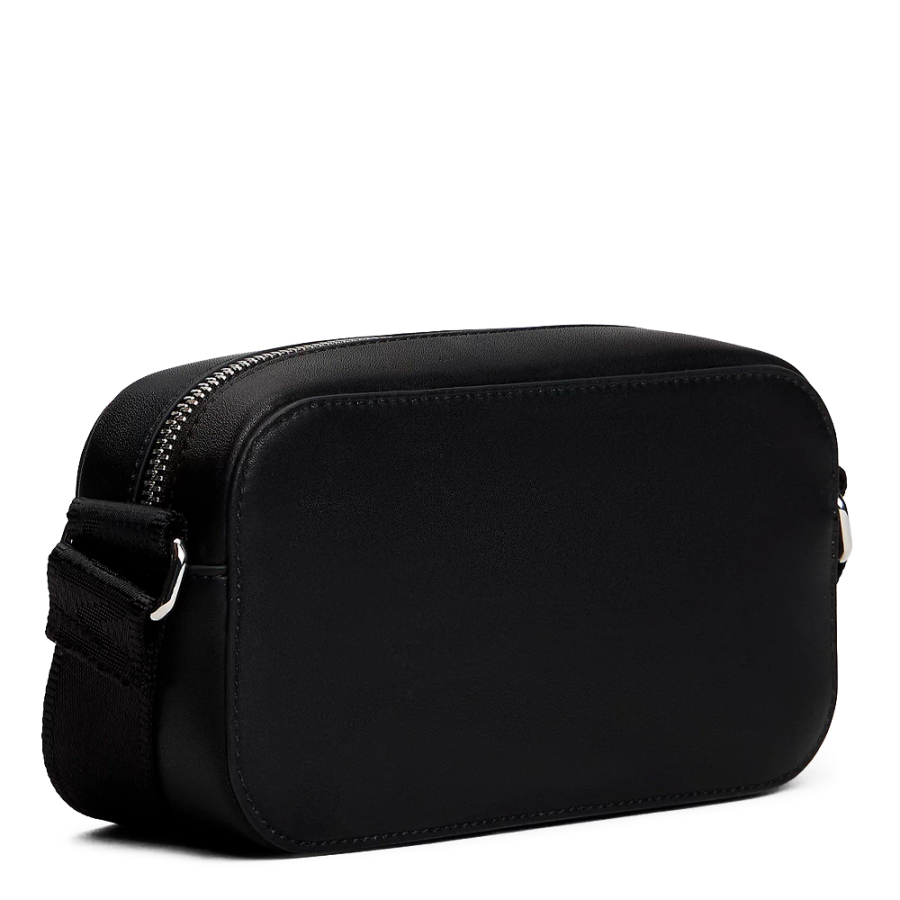 bolsa-transversal-essencial-com-logotipo-metalico bolsa-transversal-essencial-com-logotipo-metalico