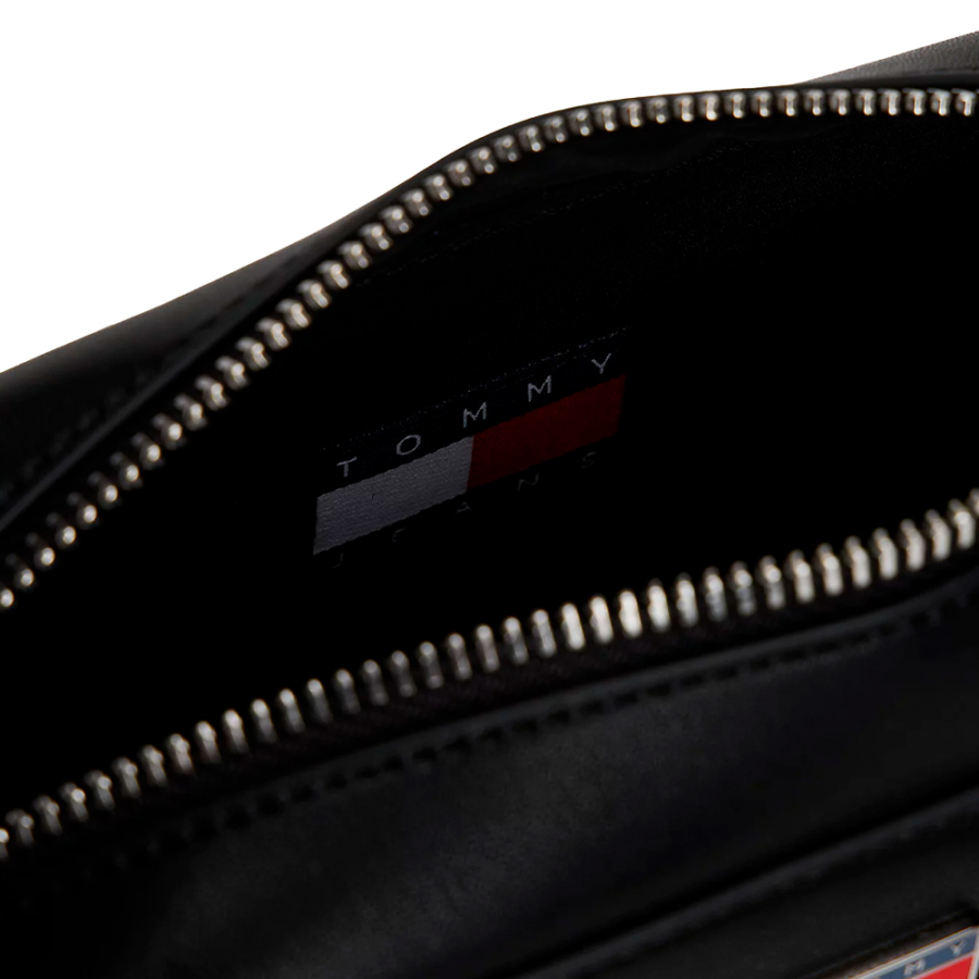 bolsa-transversal-essencial-com-logotipo-metalico bolsa-transversal-essencial-com-logotipo-metalico