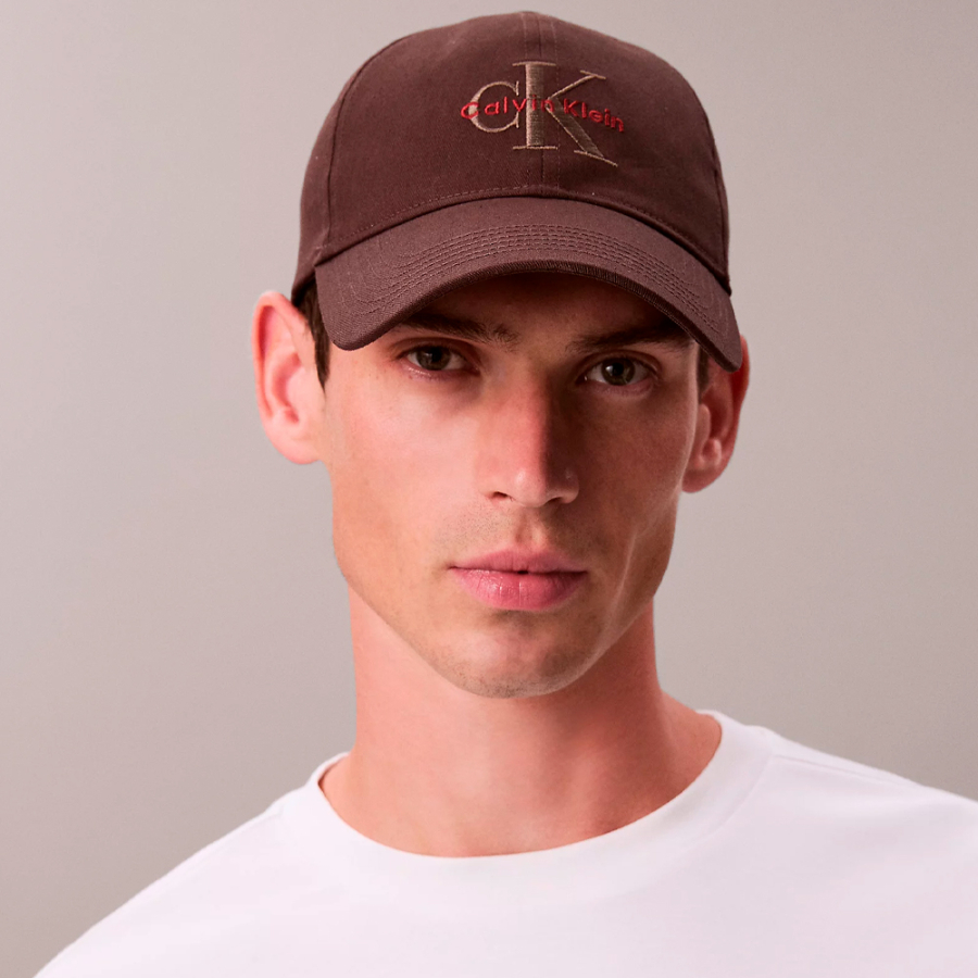 gorra-de-beisbol-con-logo-monograma-bordado gorra-de-beisbol-con-logo-monograma-bordado