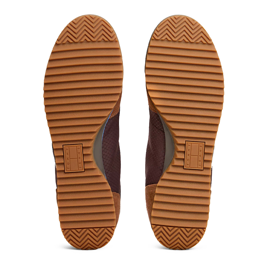 zapatillas-retro-con-mezcla-de-texturas