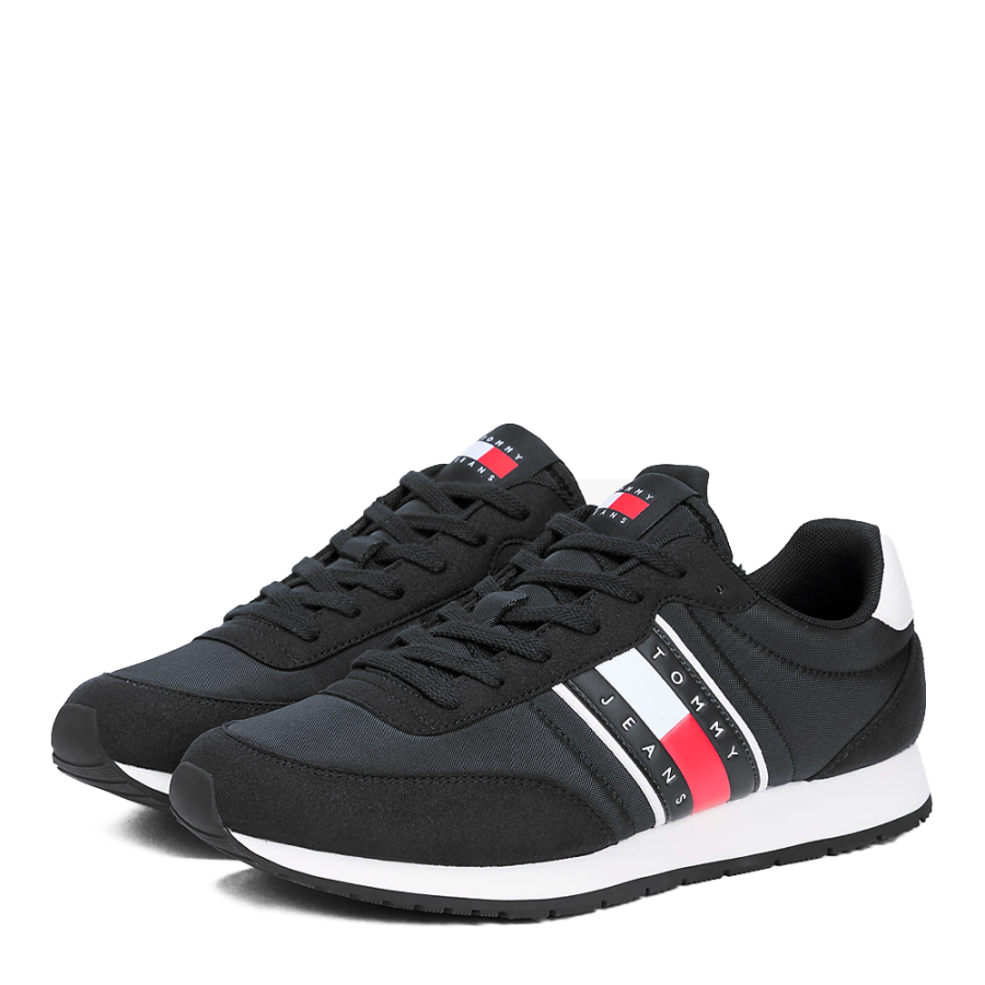 baskets-avec-un-melange-de-textures