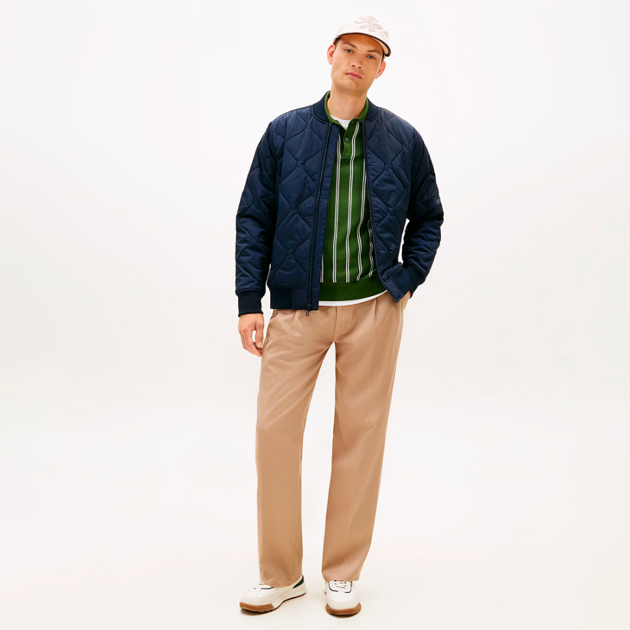 baskets-retro-avec-un-melange-de-textures