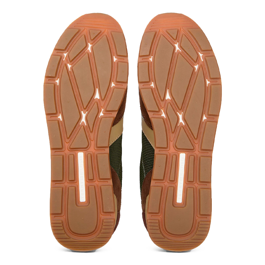 zapatillas-de-ante-con-mezcla-de-texturas