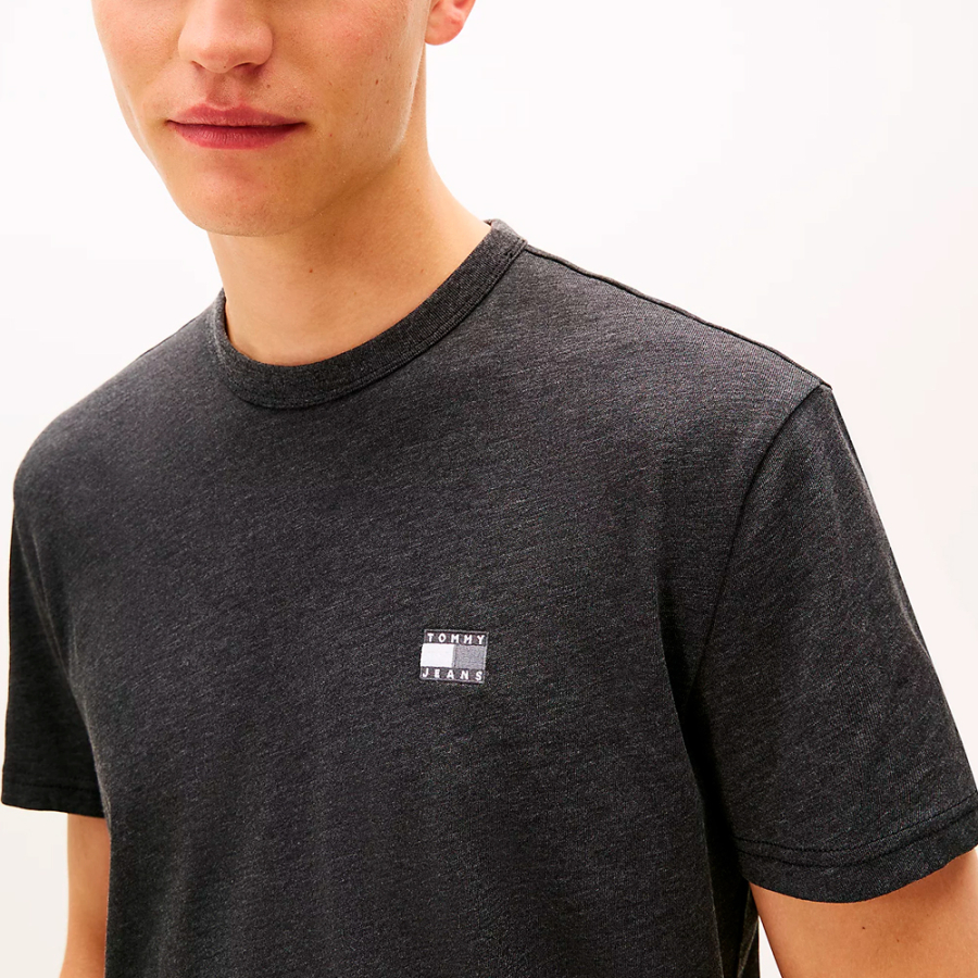 strick-t-shirt-mit-ton-in-ton-aufnaher