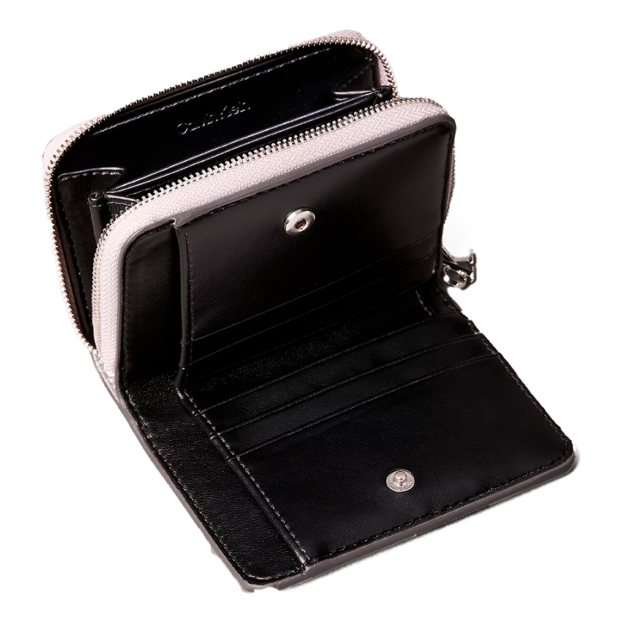 carteira-com-fecho-de-correr-e-monograma-em-metal carteira-com-fecho-de-correr-e-monograma-em-metal