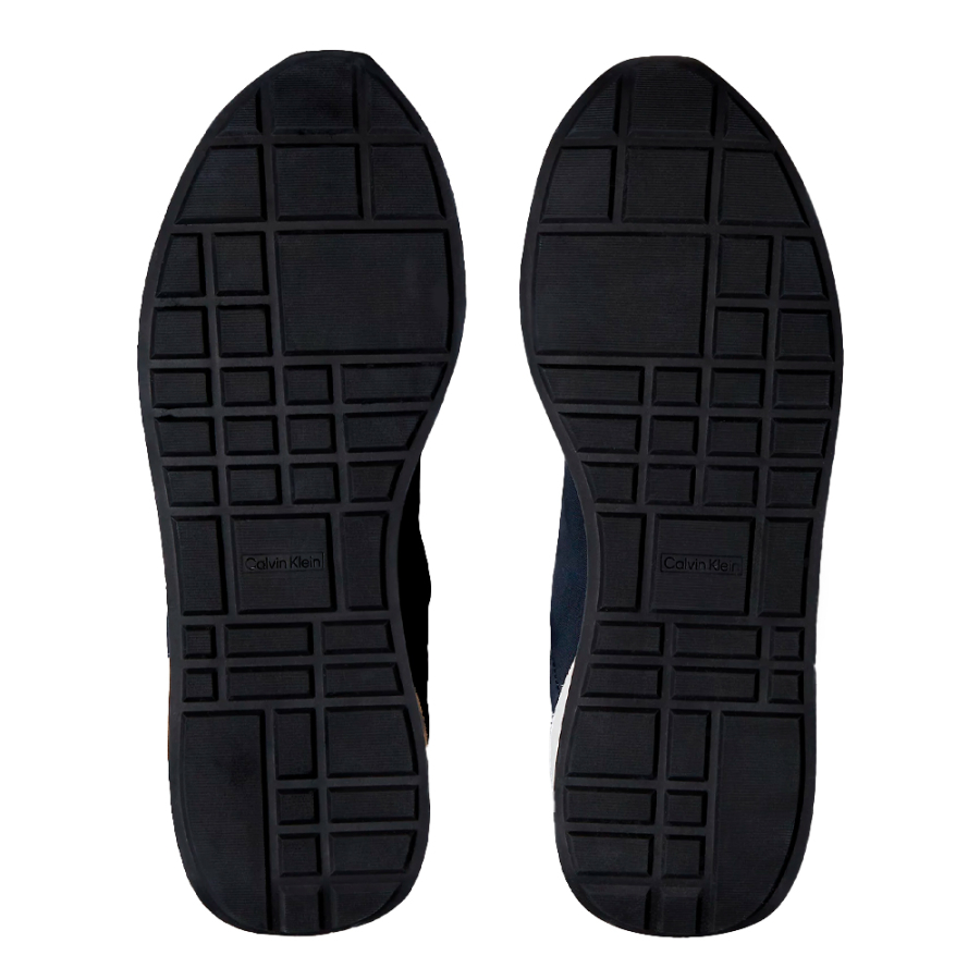 1979-laufschuhe-mit-unverwechselbarem-logo