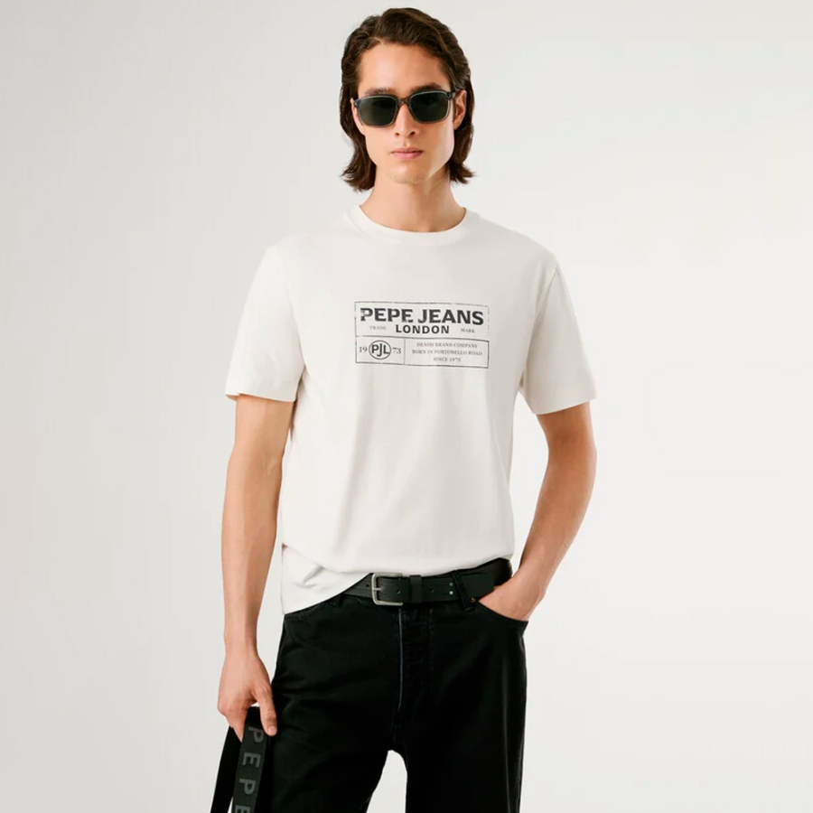 normal-geschnittenes-t-shirt-mit-aufgedrucktem-logo normal-geschnittenes-t-shirt-mit-aufgedrucktem-logo