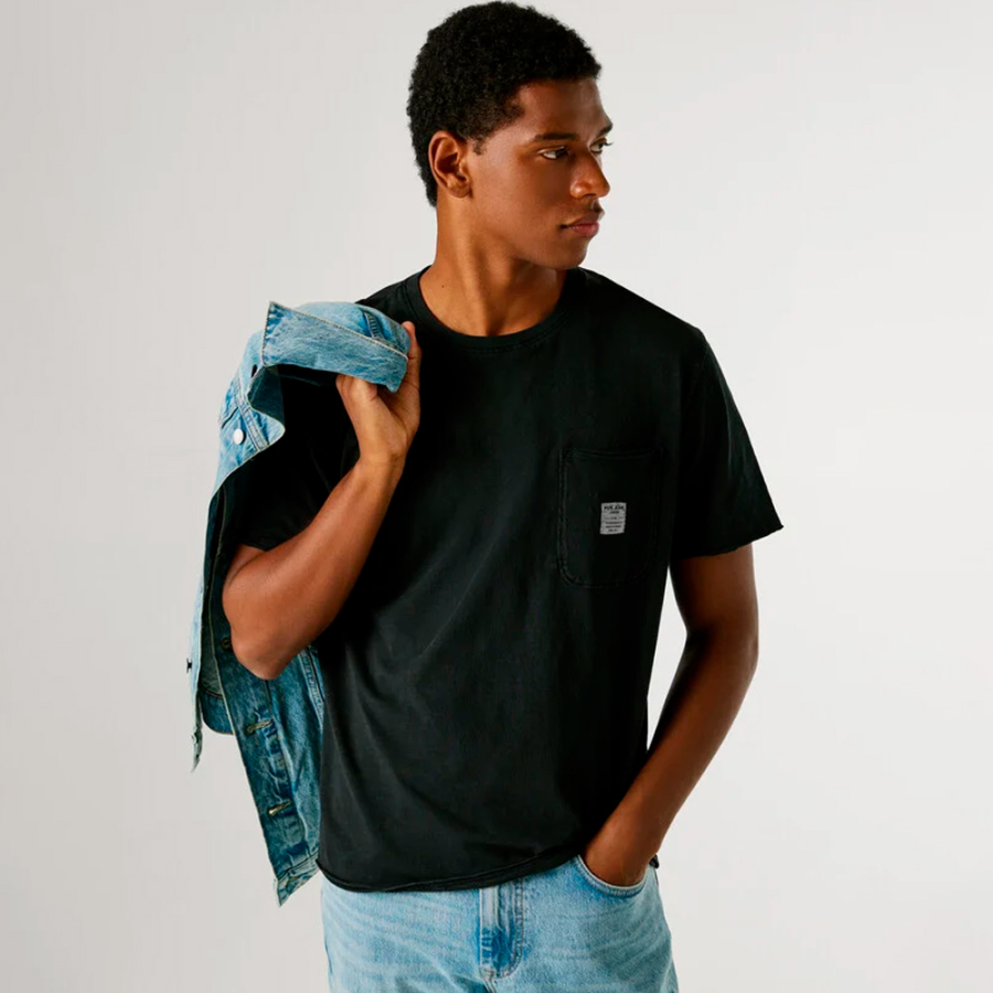 normal-geschnittenes-t-shirt-mit-vordertasche normal-geschnittenes-t-shirt-mit-vordertasche