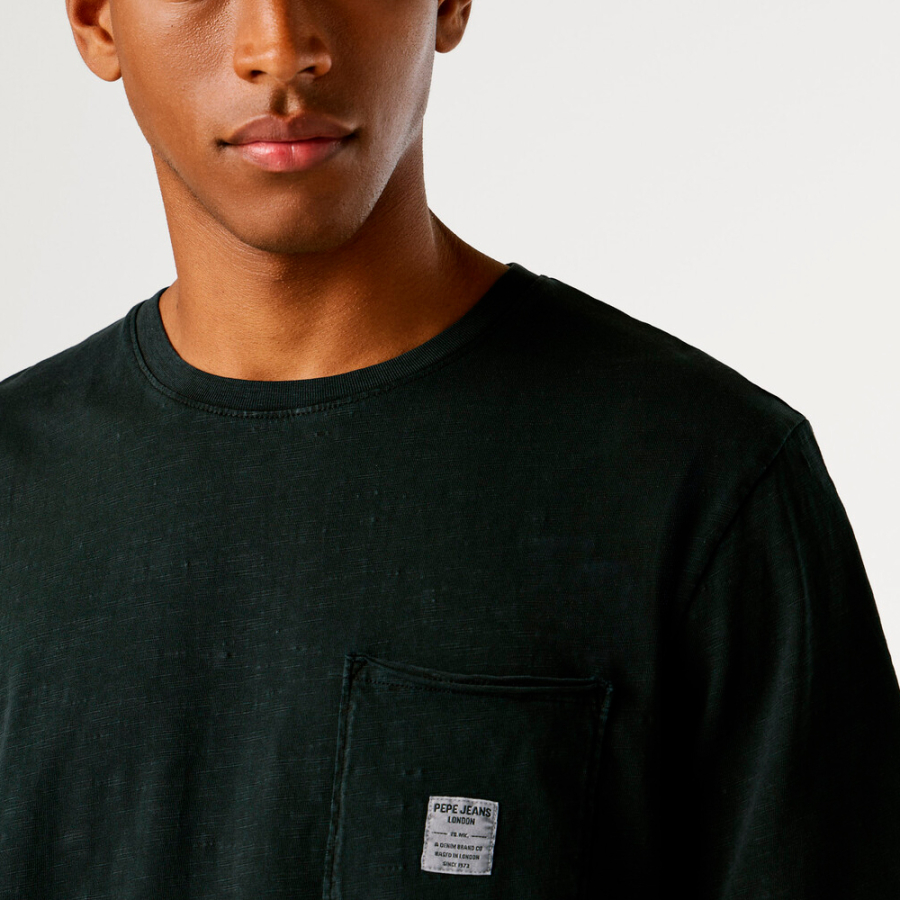 camiseta-de-corte-regular-com-bolso-frontal camiseta-de-corte-regular-com-bolso-frontal