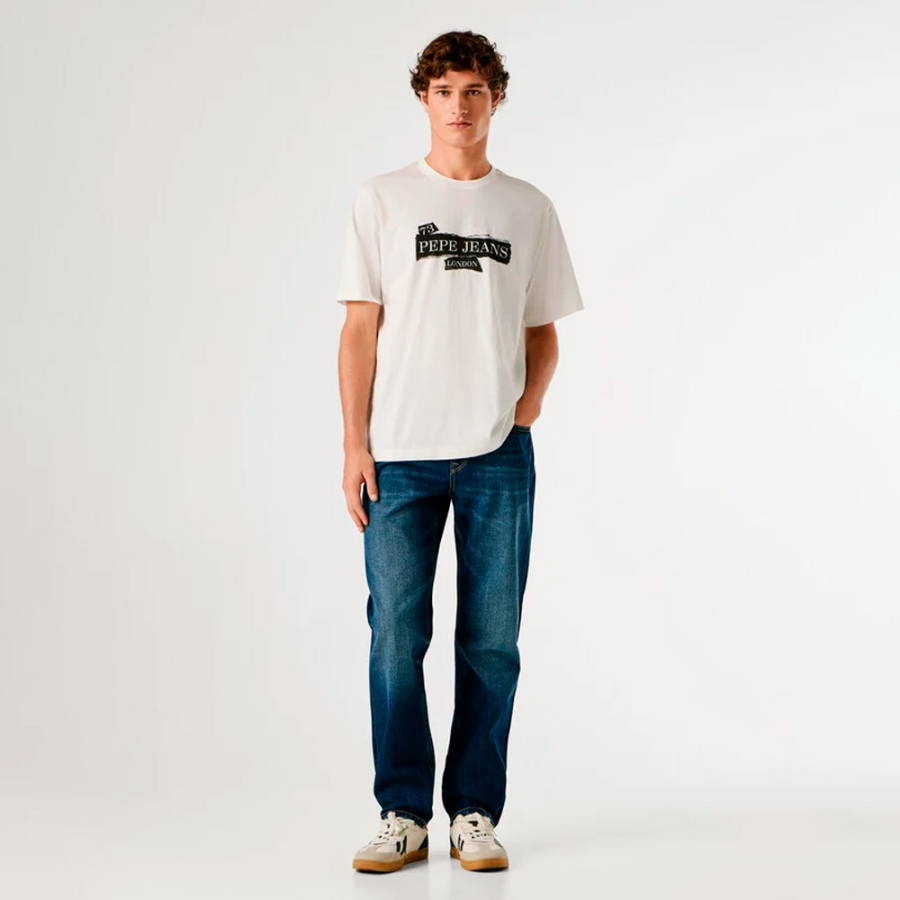 normal-geschnittenes-t-shirt-mit-aufgedrucktem-logo