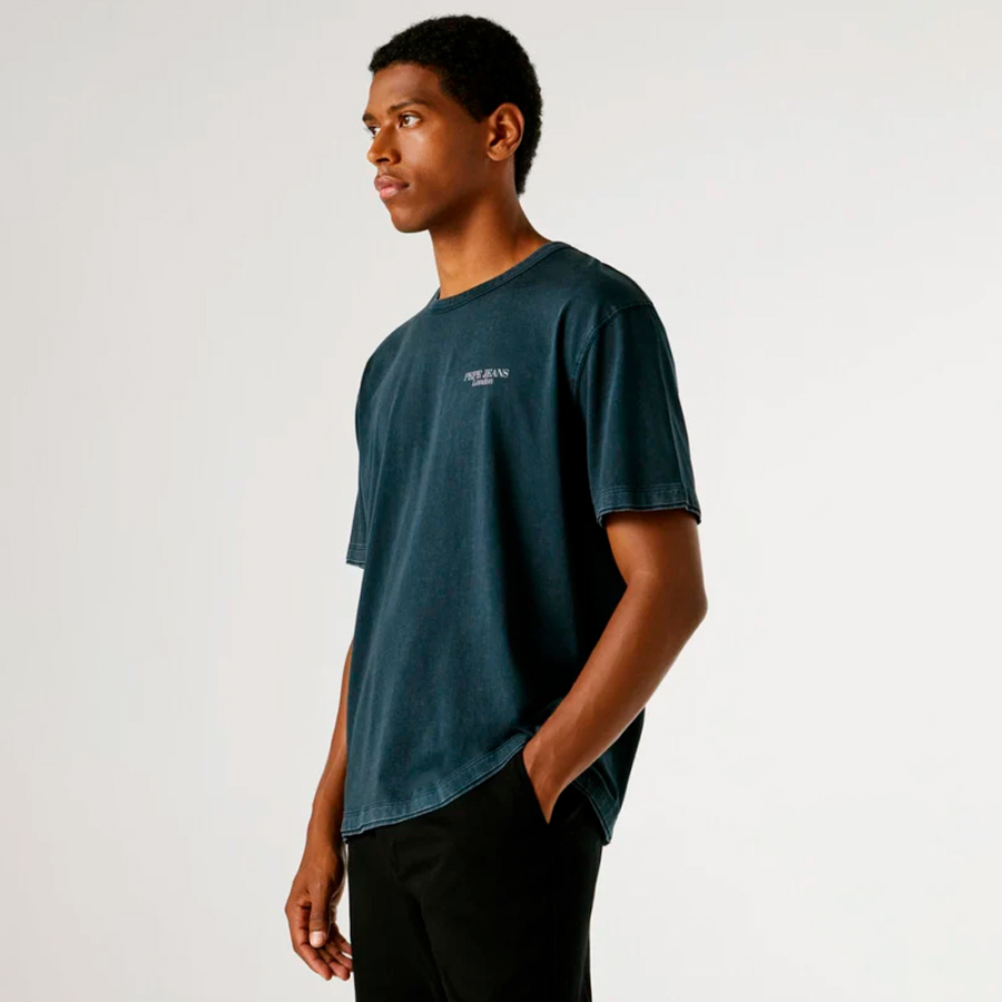 camiseta-com-estampa-nas-costas-modelagem-folgada