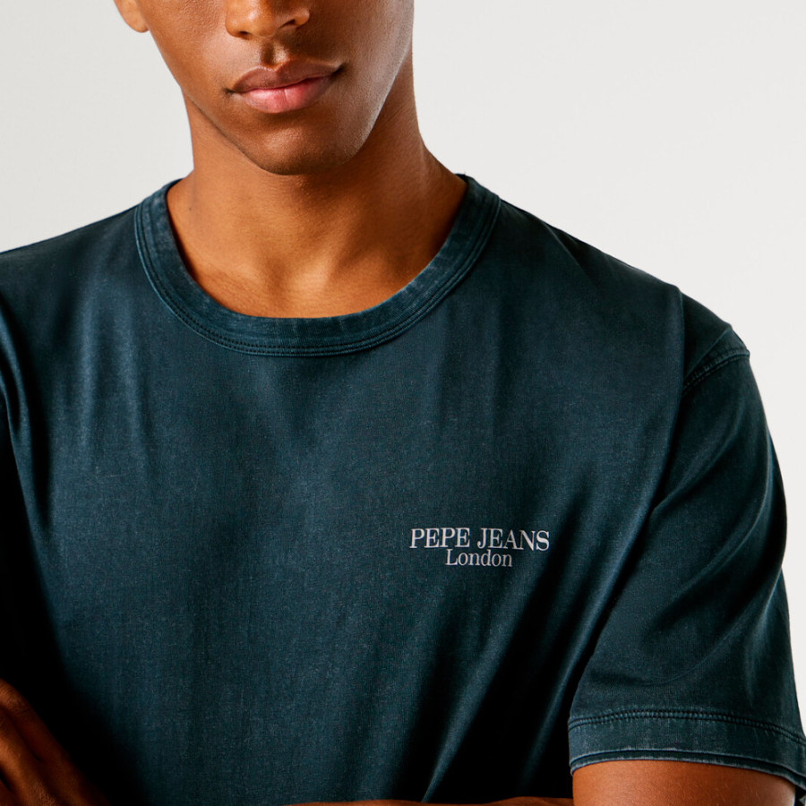 camiseta-com-estampa-nas-costas-modelagem-folgada