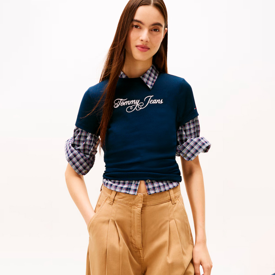 camiseta-com-logotipo-slim-essentials camiseta-com-logotipo-slim-essentials